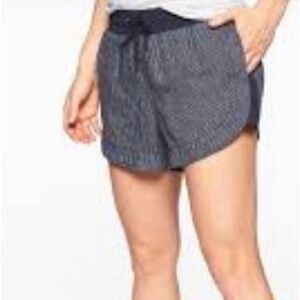 Athleta Linen Beachside Bali  Navy Pinstripe Pocket Shorts Womens 4